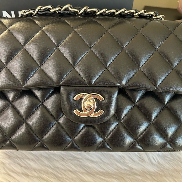 🔥CHANEL•Lambskin Quilted Classic Double Flap Bag Small - Picture 5 of 13